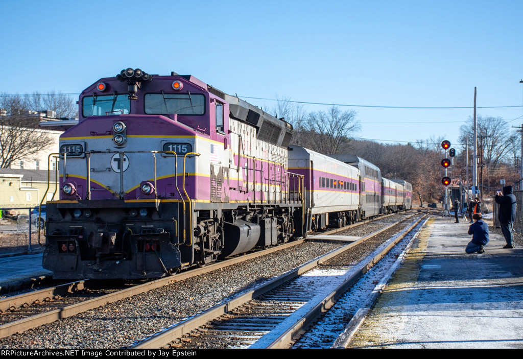 Inbound Tran #410 departs for North Station